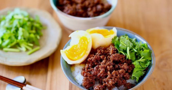 レンジで５分！　ひき肉で作る台湾B級グルメ「魯肉飯（ルーローハン）」