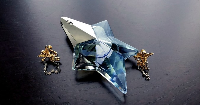 両腕を引っ張って、世界に亀裂を作ってくれる天使