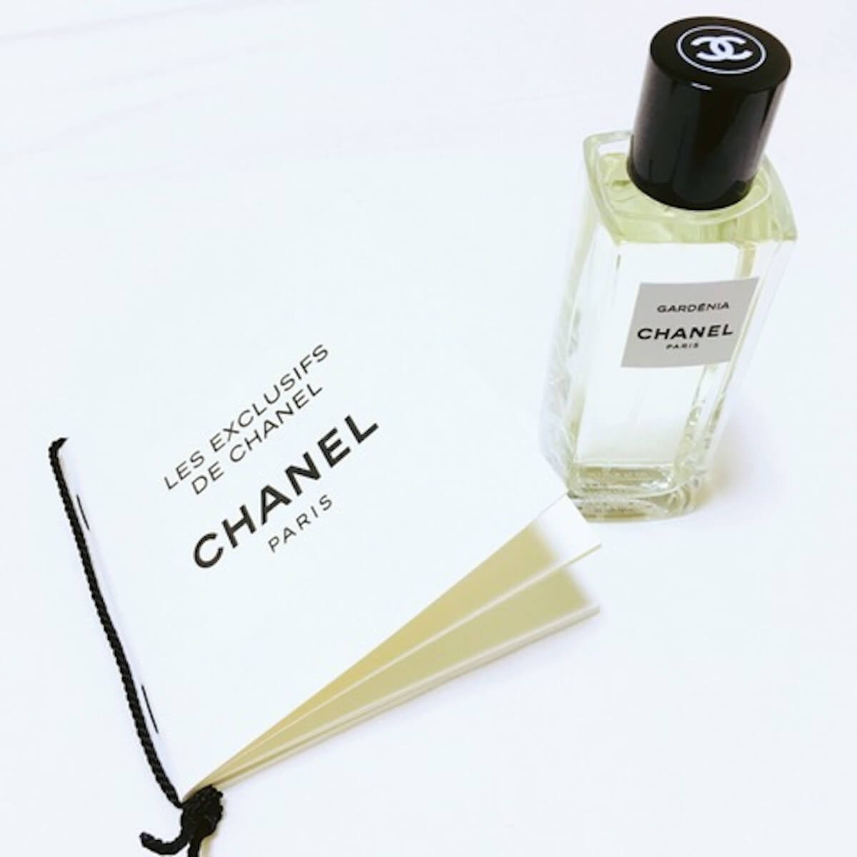 胸に秘めた愛、CHANELのガーデニアを纏うとき