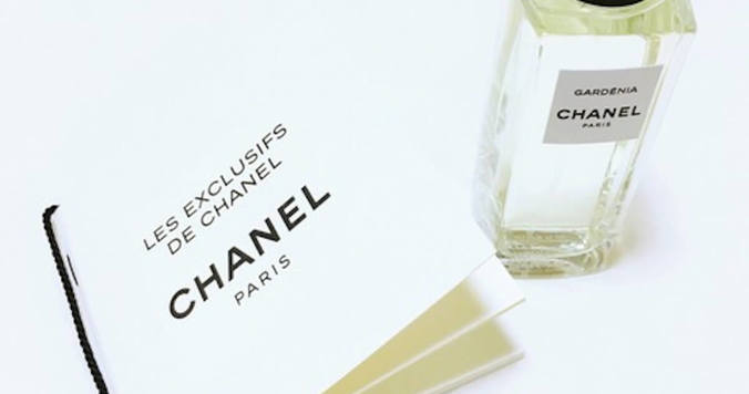 胸に秘めた愛、CHANELのガーデニアを纏うとき