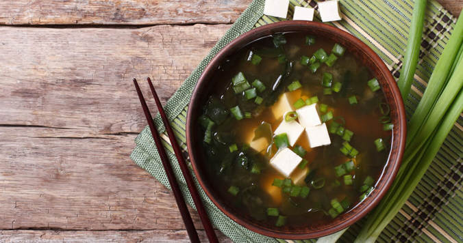 ２週間で5.4キロ減の人も！　驚きの「ラクやせみそ汁」本