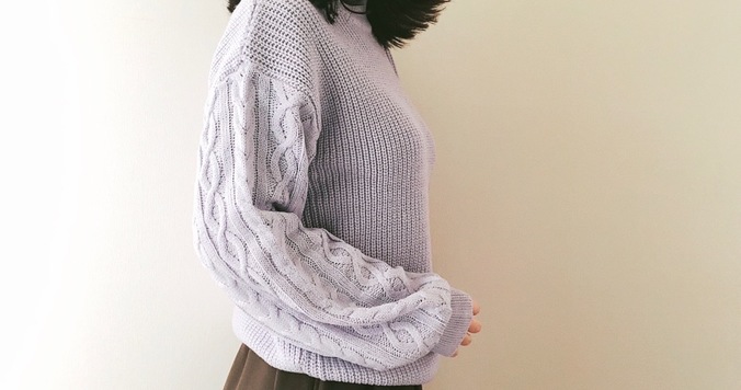 GU990円セーターは冬の即戦力アイテム。春も楽しめるパープルが買い！