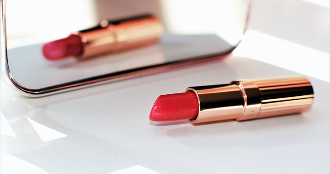 【心理テスト】あなたの魅力を引き出すリップの色は？