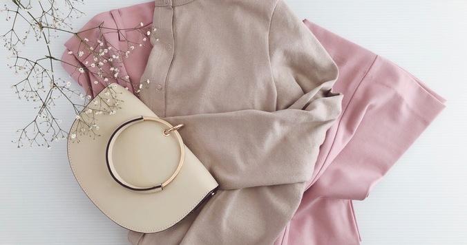 無印良品カーディガン2990円。“プチおでかけ”からリモートワークまで使える