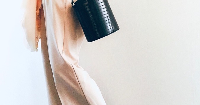 GUの高見えバッグ1990円！ 秋小物で晩夏コーデをアップデート