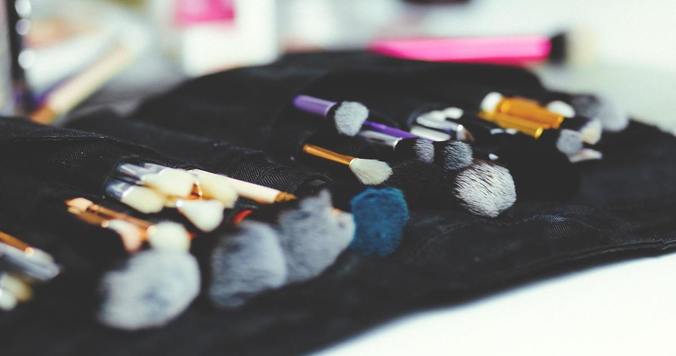 マスクでも鏡を見るのが楽しくなる。目元をきらめかせてくれるアイメイク関連アイテム