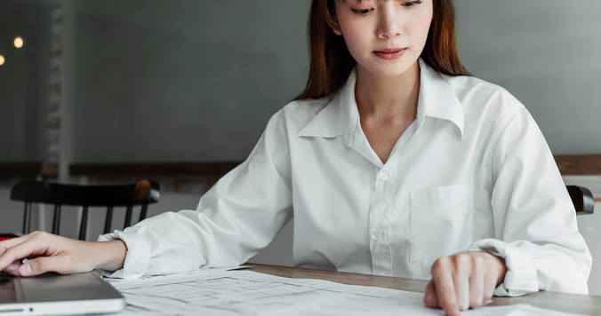 【顔相占い】仕事でうまくいきやすい顔相、そうでもない顔相