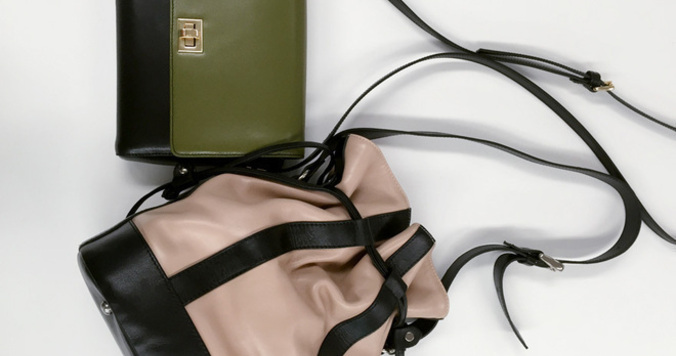 バイカラーのバッグはダントツで使える神小物