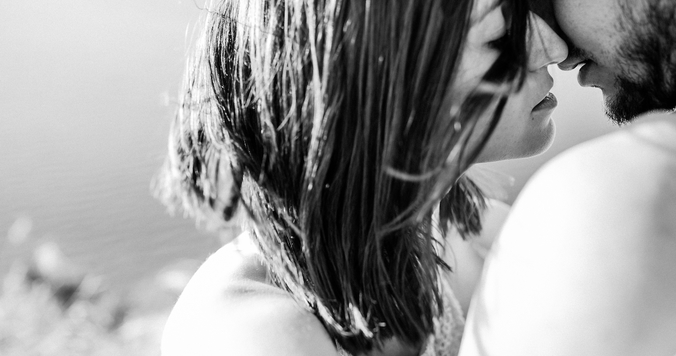 セフレを好きになり辛い……本命に昇格できる？ 対処法や恋愛テクを紹介