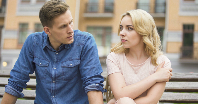 【モラハラ彼氏診断】アドバイスが否定系・疑い深い｜要注意人物の特徴を紹介