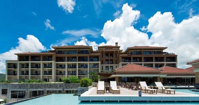今こそ国内リゾートで“おこもり旅”を。沖縄の極上ホテルで感じる南国の風
