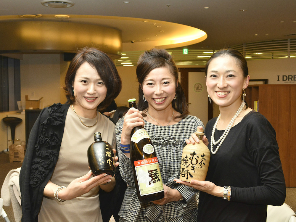 六本木の夜空に煌めく「DRESS焼酎部」女子会イベント開催!