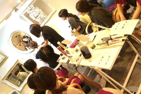 ヘアスタイリストに教わるふんわりまとめ髪♪　札幌DRESS部イベントレポート