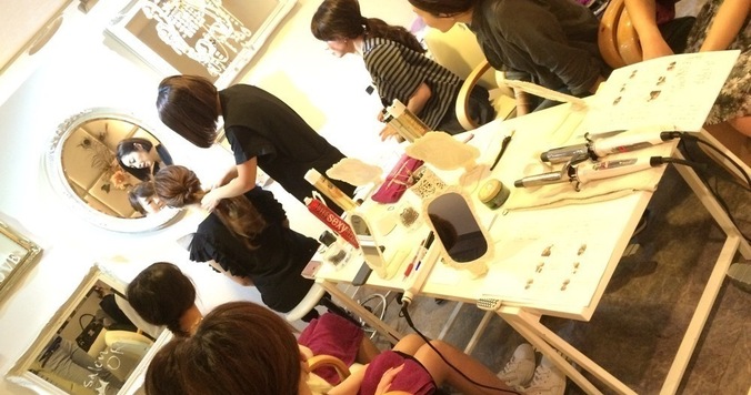 ヘアスタイリストに教わるふんわりまとめ髪♪　札幌DRESS部イベントレポート