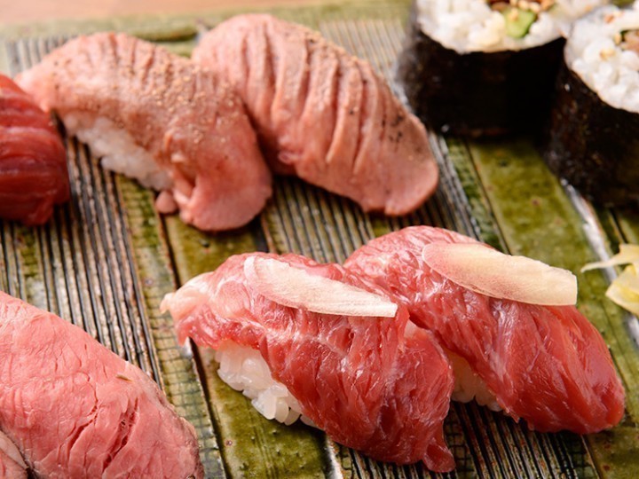 肉寿司盛り合わせを堪能できるコースが1000円オフに、横浜 肉寿司で