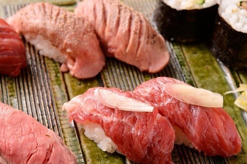 肉寿司盛り合わせを堪能できるコースが1000円オフに、横浜 肉寿司で