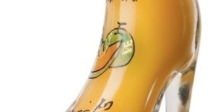 イタリアの伝統酒リモンチェッロの「夕張メロン」版が新発売。限定ボトルも素敵