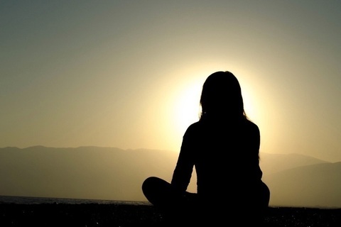 瞑想は5分でいい。いつも心を穏やかにする習慣のすすめ【安藤美冬 連載】