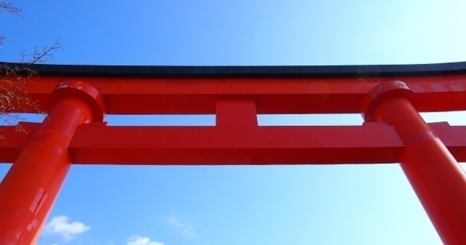 初詣は「ご近所の小さな神社」が吉