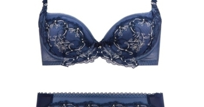 【ランジェリー】深い谷間メイクが叶う「きゅっと寄せブラ®」最新作が登場