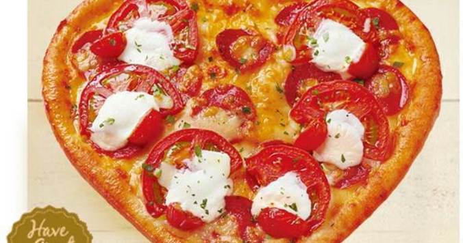 ハート型がかわいい！ハートピザを頼むとハーフアップルパイがもらえるキャンペーンが期間限定で登場