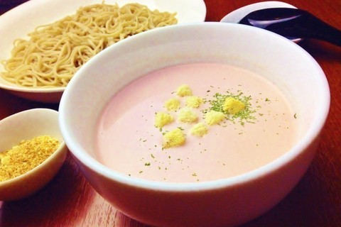 インスタ映え間違いなし！「春色豆乳スムージーつけ蕎麦」が新登場