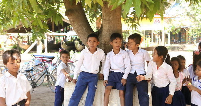  カンボジアの子どもたちに出会い、東南アジアの素朴さに触れる