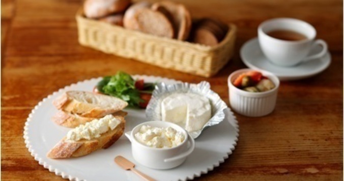 パン朝食を美味しく、はなやかに。「ブルサン プレーン」が新発売