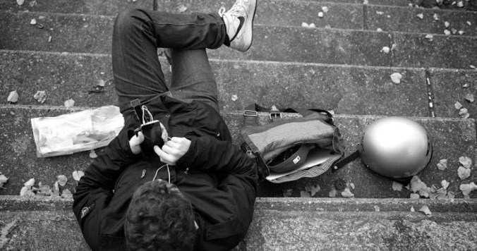 元彼と復縁したいときに会うのはNG！　まずはメールやLINEから