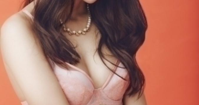 AMPHI×ピカ子さんのコラボランジェリーが美しい