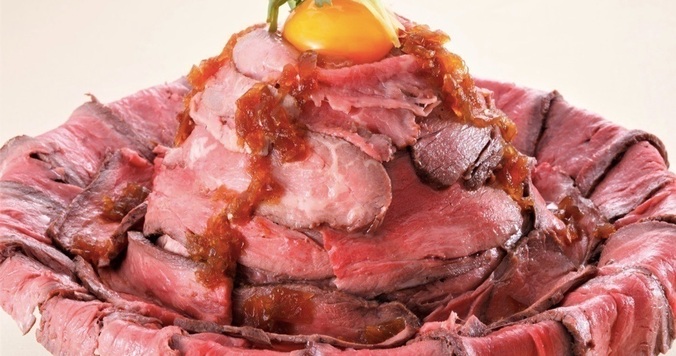 フォトジェニックすぎる「１ポンドメガローストビーフ丼」