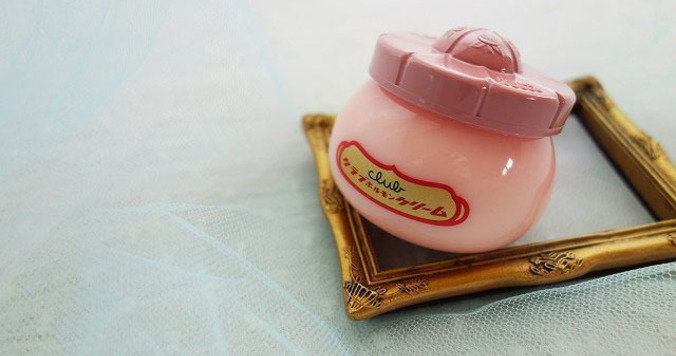 女性ホルモン配合の「クラブホルモンクリーム」はお肌に嬉しい化粧品
