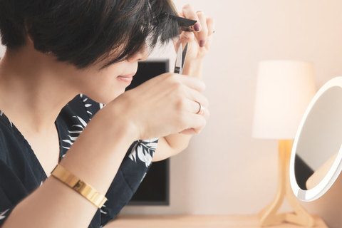 “おばさん”はなぜショートヘアにするのか｜白髪・薄毛・くせ毛問題