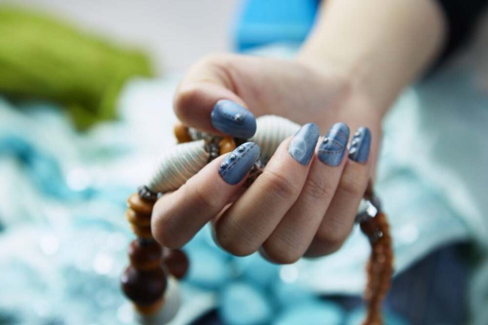 おしゃれを楽しむ大人女子必見! ぐにゃりと曲がるジェルで作ったネイルチップが登場