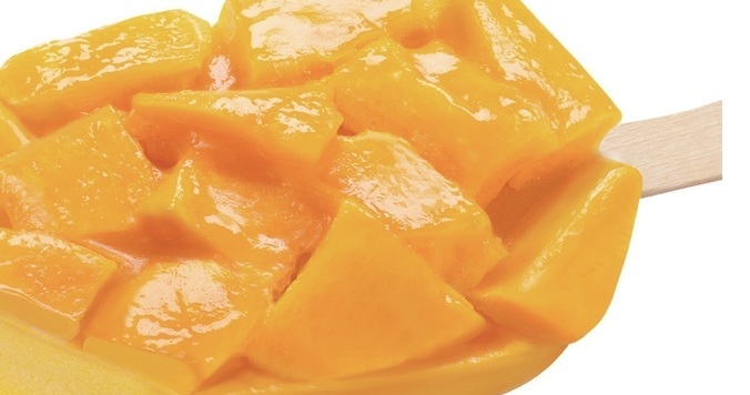 ２種類のマンゴーをたっぷりトッピングした贅沢アイス