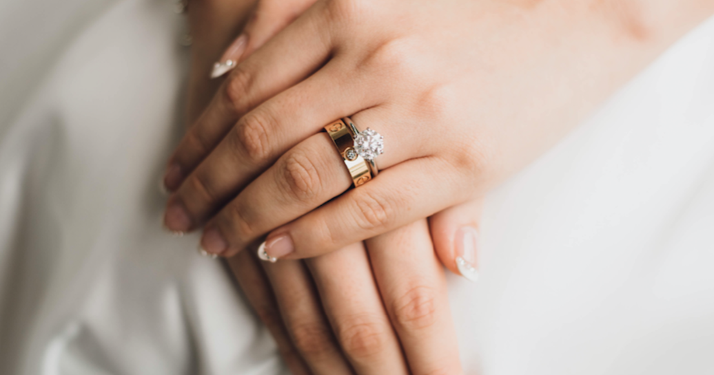 手相から見る結婚。恋愛の結末を意味する結婚線とは?