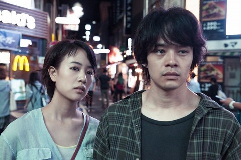 現代東京のリアルな空気を感じる -『映画 夜空はいつでも最高密度の青色だ』 古川ケイの「映画は、微笑む。」#11