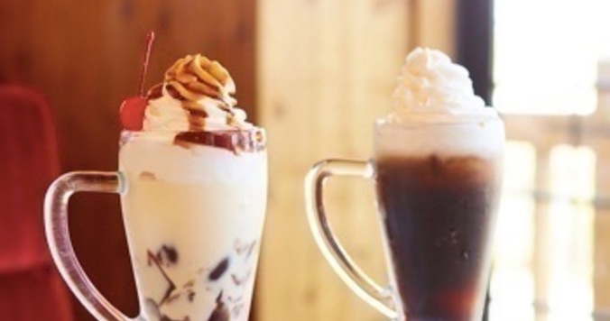 コメダからデザートドリンク「飲むとプリン」「元祖」が期間限定登場