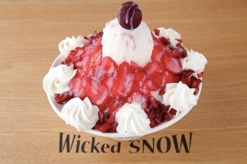 イチゴとチェリーでフルーティ。韓国発かき氷カフェ「Wicked snow」の限定メニュー