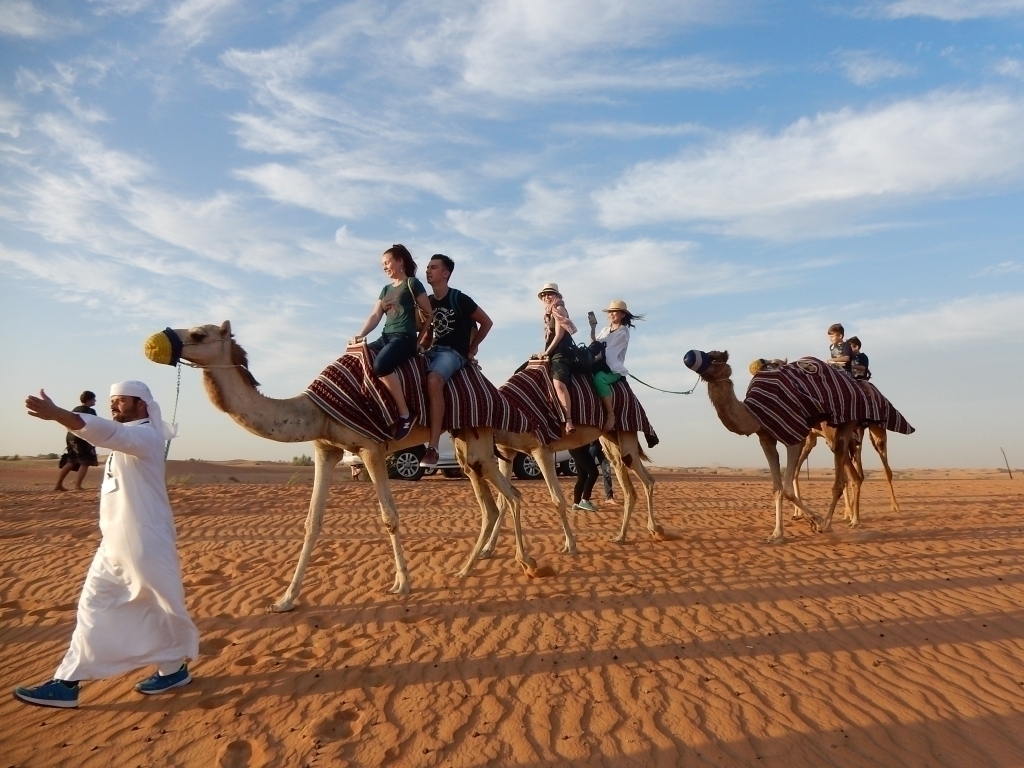 ラクダに乗って砂漠のプリンセス！　おしゃれでおトクなドバイ旅【オトナの美旅スタイル #21】