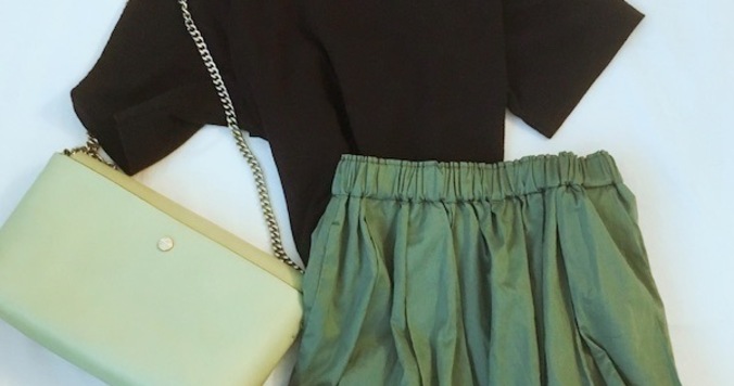 ニュアンスカラーが高見え。UNIQLO「コットンローンスカート」を着こなす