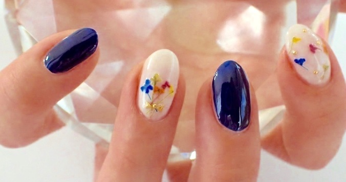 押し花ネイルの簡単なやり方【マニキュアでセルフネイル】