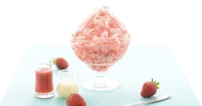 約25粒のいちごを削って作ったフルーティなかき氷