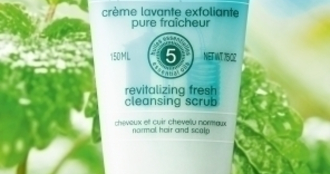 “塩”ですっきり爽快感。ロクシタンの頭皮用スクラブ