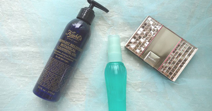 ベタつく肌よ、さよなら。夏のコスメ選びは戦略的に