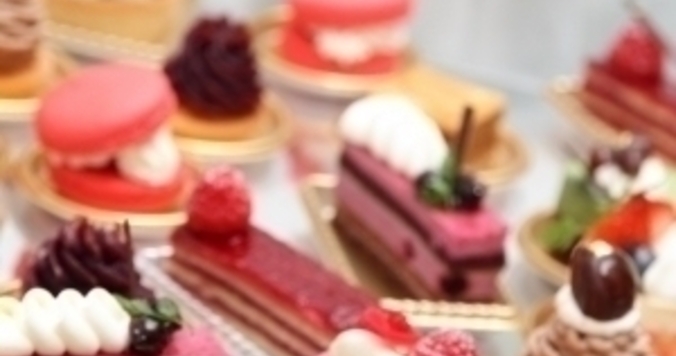 表参道の結婚式場でスイーツビュッフェ。20種類の極上スイーツを味わって