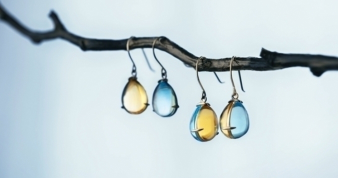 ２色のカラーストーンが美しい。マザーハウスの新作ジュエリー