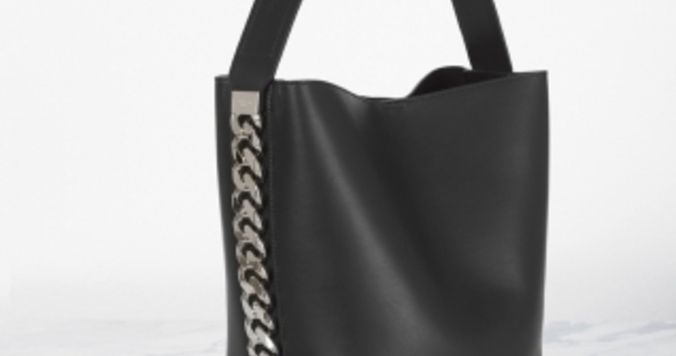 ジバンシィの新作バッグコレクション「インフィニティ」はチェーンモチーフが特徴