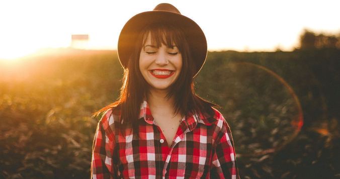 女の人生が潤う「笑い上手」に！　沈む心は”芸”で明るく