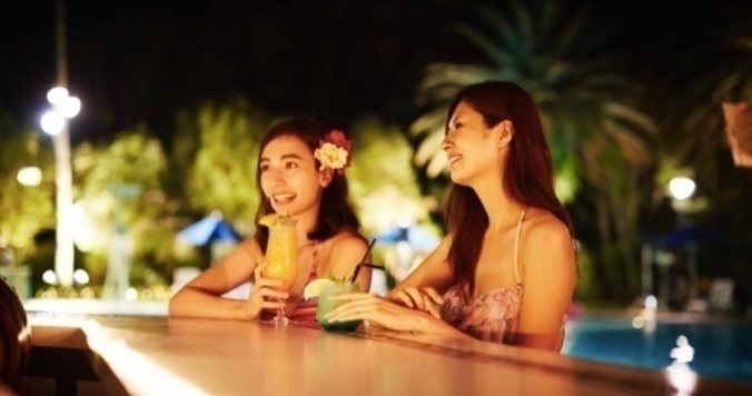 ホテルニューオータニ幕張「NIGHT POOL THE AQUA」で夕涼みを